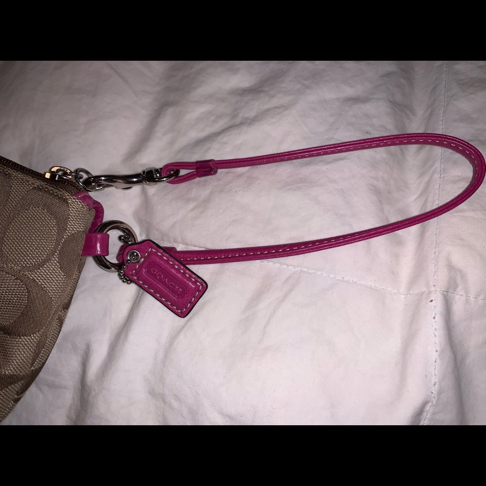 Coach signature wristlet - Picture 4 of 5